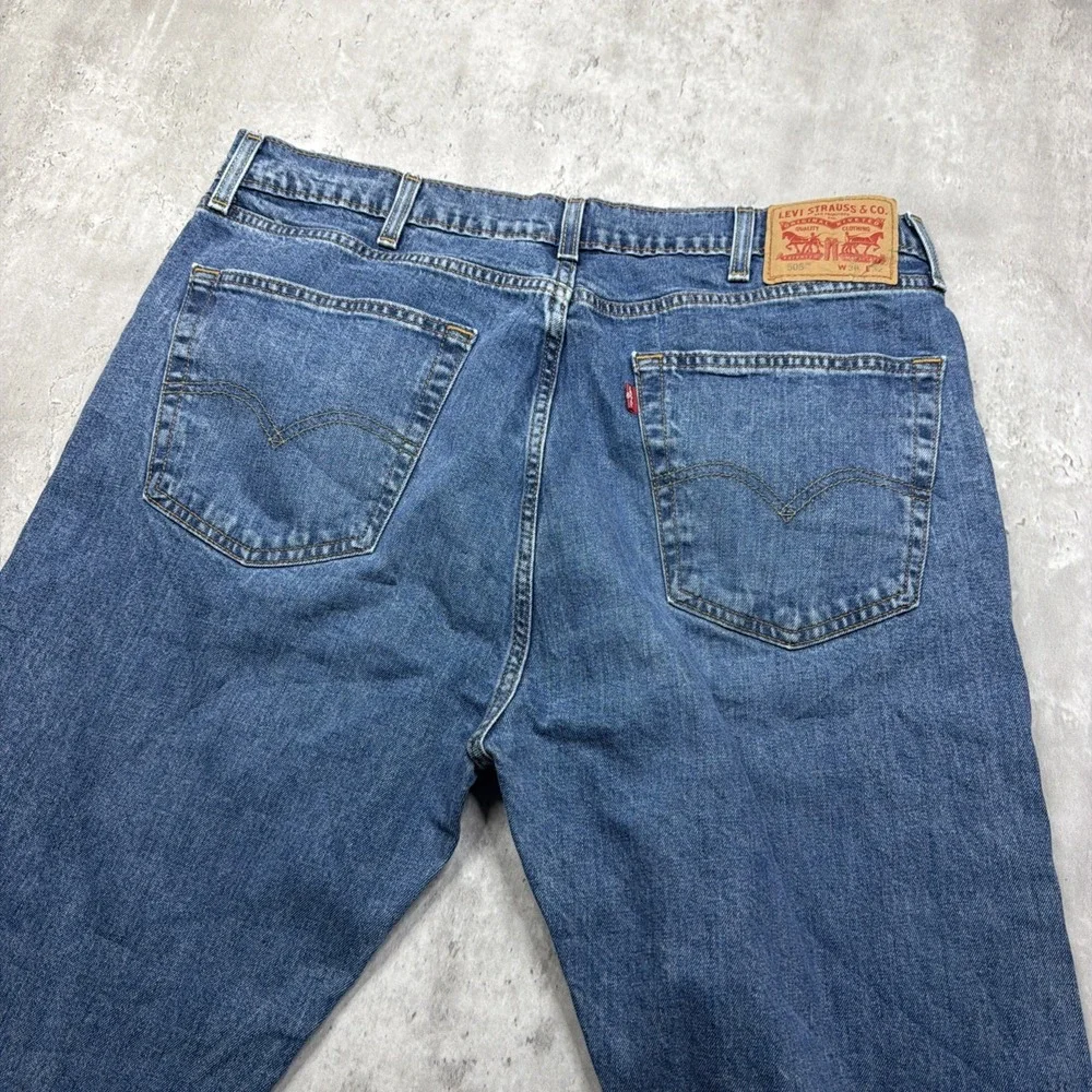 Levi's 505 Jeans Mens 38x32 Blue Regular Fit Straight Leg Medium Wash Denim USA